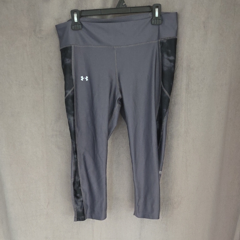 XL Under Armour Gray and Black Capris